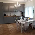 Apartment 2 Bedroom Center