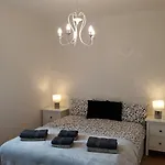 Apartment 2 Bedroom Center *