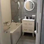 2 Bedroom Center Apartment *