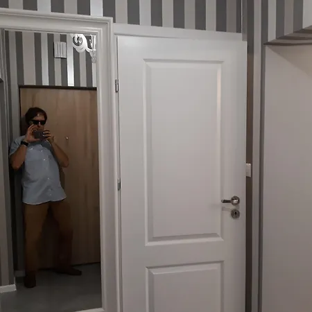 2 Bedroom Center