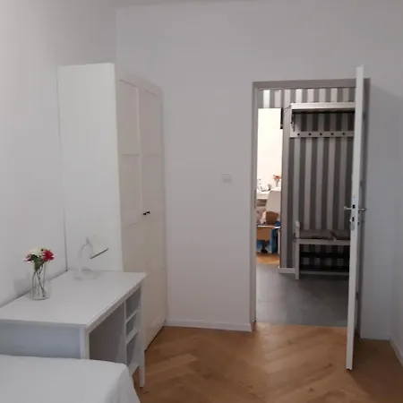 アパート 2 Bedroom Center *