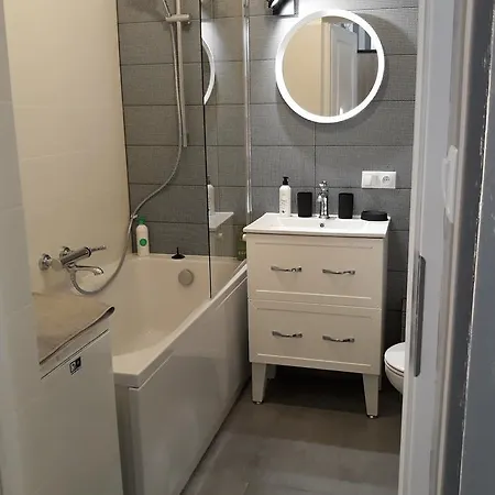 2 Bedroom Center アパート *